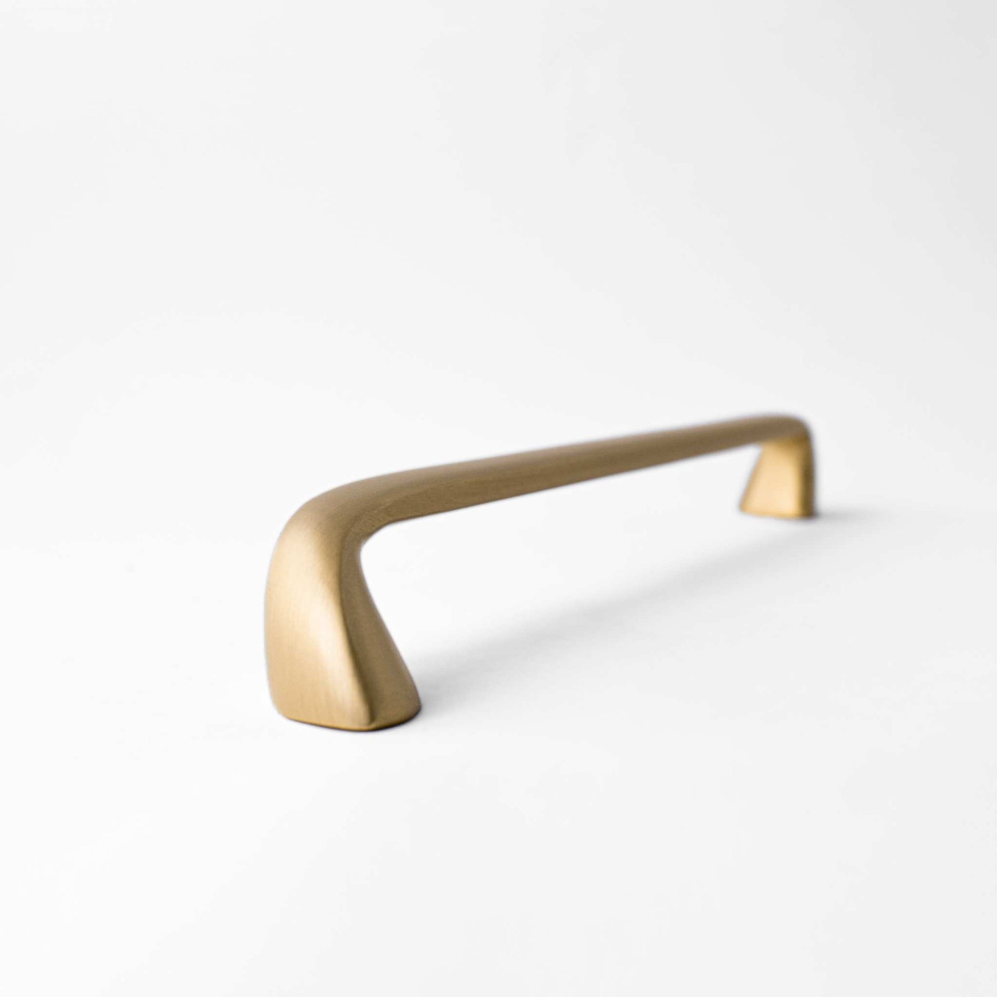 Twist, Solid Brass Cabinet Pulls


Meet our new line of Verge Edge Pulls.  Similar in weight and feel to our Grip Edge pull, but now available at more accessible price. The solid and heavy brass copullTwist, Solid Brass Cabinet Pulls