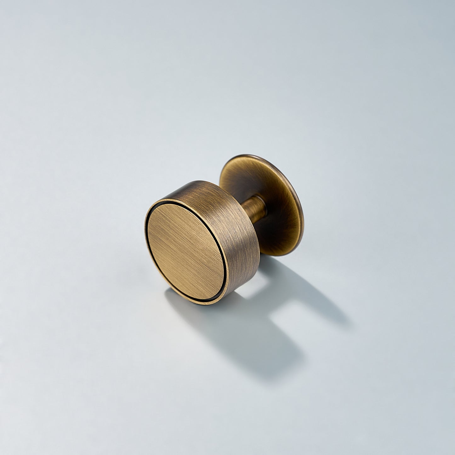 Gateau, Solid Brass Knobs