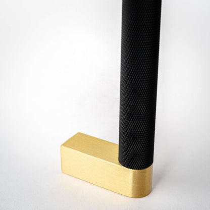 Bold, Black & Gold Knurled Solid Brass Appliance Pulls


Go BOLD in your home!Our Bold, Black and "gold" appliance pull brings a modern feel to your cabinetry. Its two-toned style is visually fresh, while its knurled maappliance pullBold, Black & Gold Knurled Solid Brass Appliance Pulls