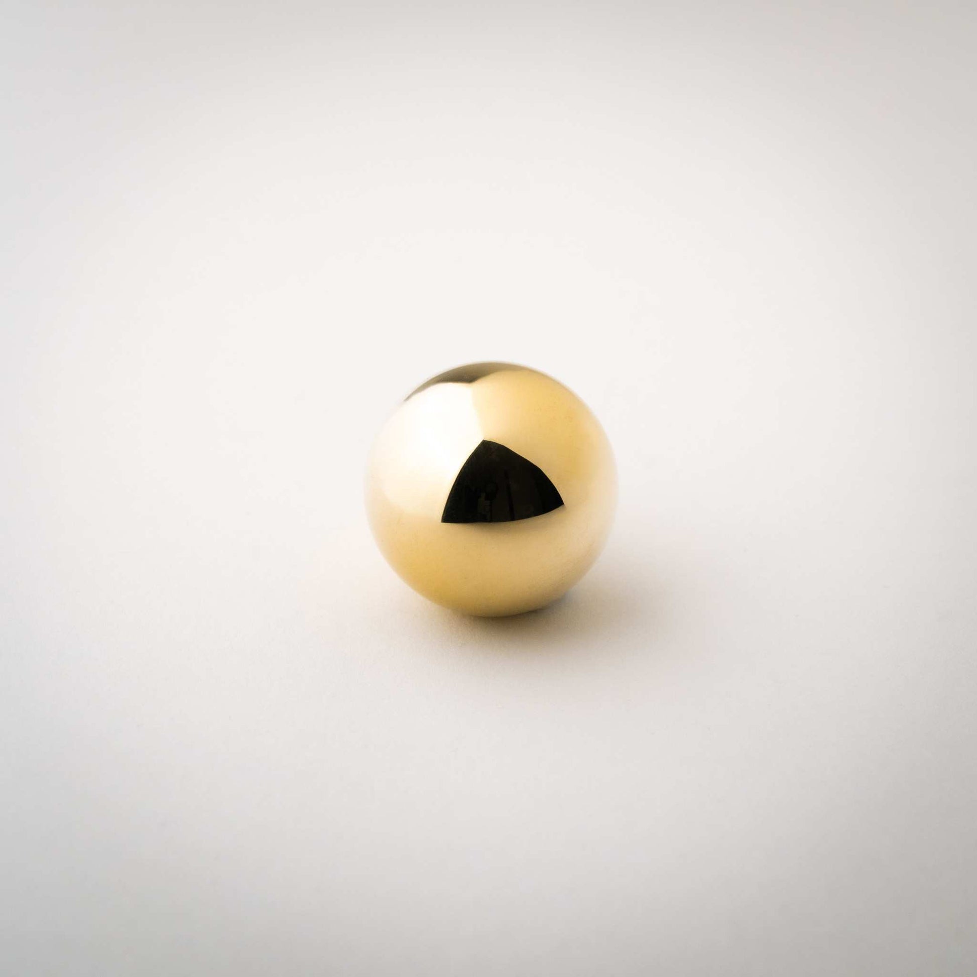 Dumas, Solid Brass Ball Knobs


Bring ideal equilibrium to contain all the volatility with Dumas.  The uniform expression brings tranquility, shining best in rooms beset by heat and light. It alKnobDumas, Solid Brass Ball Knobs