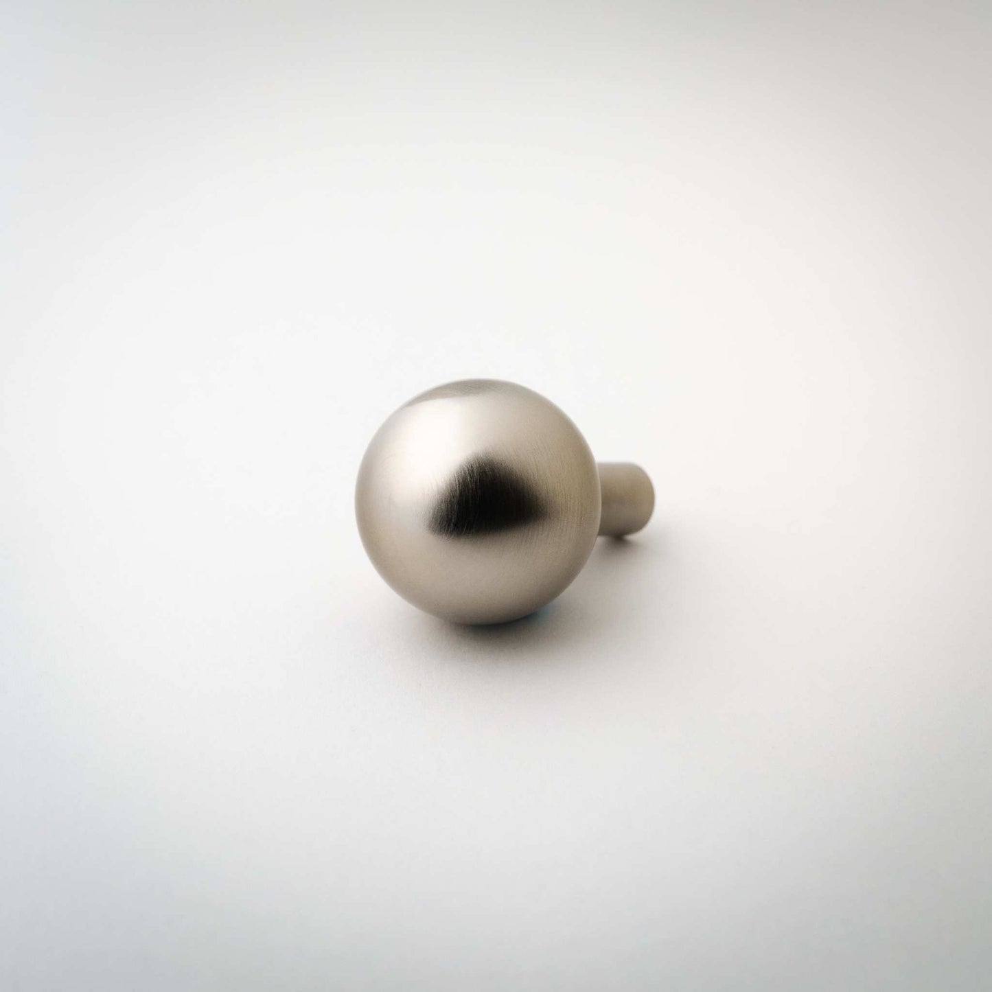 Dumas, Solid Brass Ball Knobs


Bring ideal equilibrium to contain all the volatility with Dumas.  The uniform expression brings tranquility, shining best in rooms beset by heat and light. It alKnobDumas, Solid Brass Ball Knobs