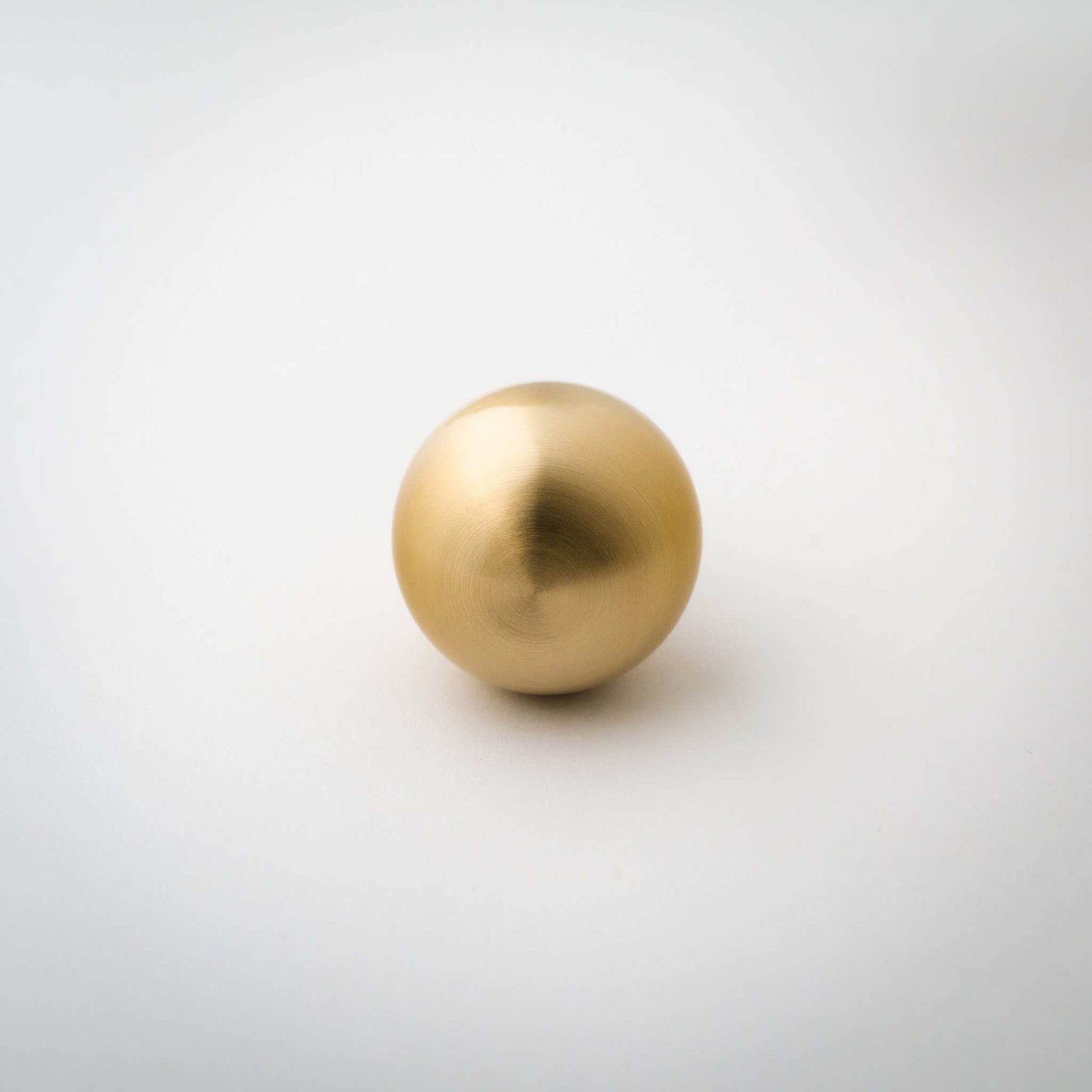 Dumas, Solid Brass Ball Knobs


Bring ideal equilibrium to contain all the volatility with Dumas.  The uniform expression brings tranquility, shining best in rooms beset by heat and light. It alKnobDumas, Solid Brass Ball Knobs