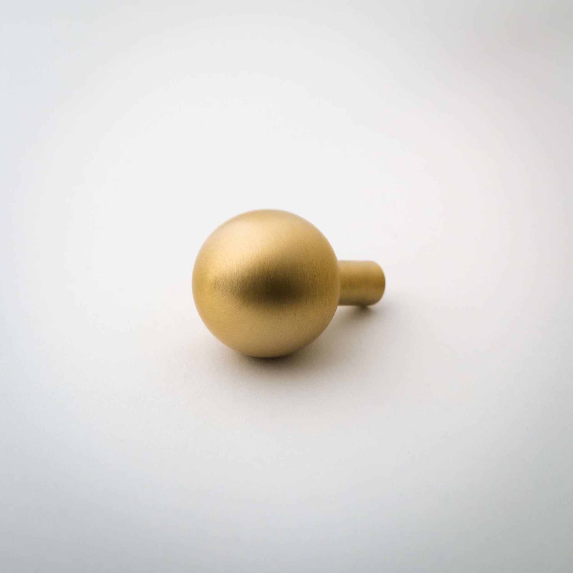 Dumas, Solid Brass Ball Knobs


Bring ideal equilibrium to contain all the volatility with Dumas.  The uniform expression brings tranquility, shining best in rooms beset by heat and light. It alKnobDumas, Solid Brass Ball Knobs