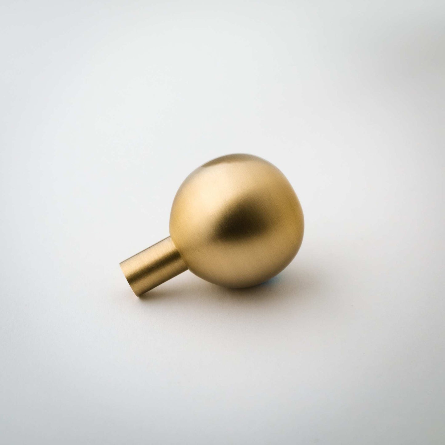 Dumas, Solid Brass Ball Knobs


Bring ideal equilibrium to contain all the volatility with Dumas.  The uniform expression brings tranquility, shining best in rooms beset by heat and light. It alKnobDumas, Solid Brass Ball Knobs