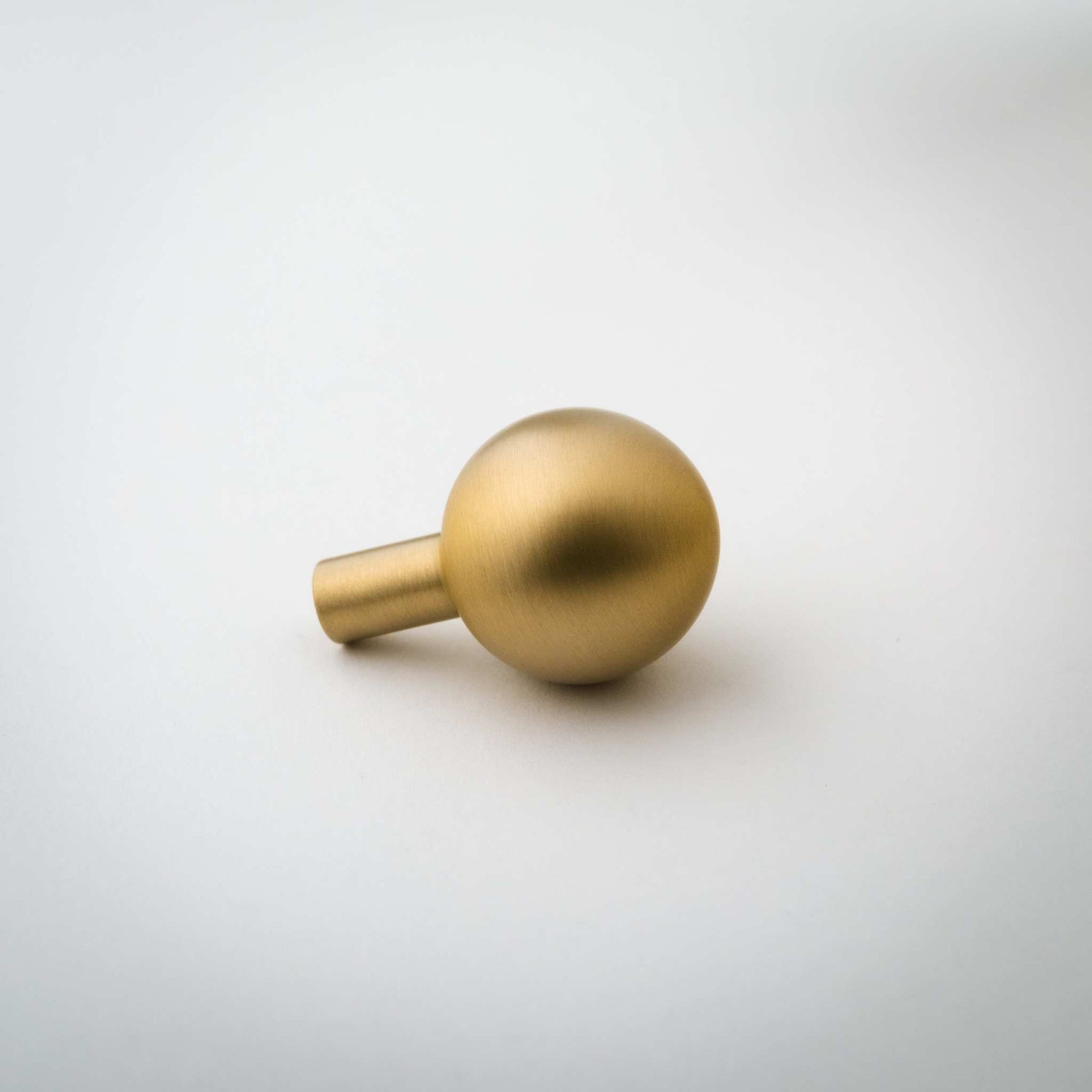 Dumas, Solid Brass Ball Knobs


Bring ideal equilibrium to contain all the volatility with Dumas.  The uniform expression brings tranquility, shining best in rooms beset by heat and light. It alKnobDumas, Solid Brass Ball Knobs