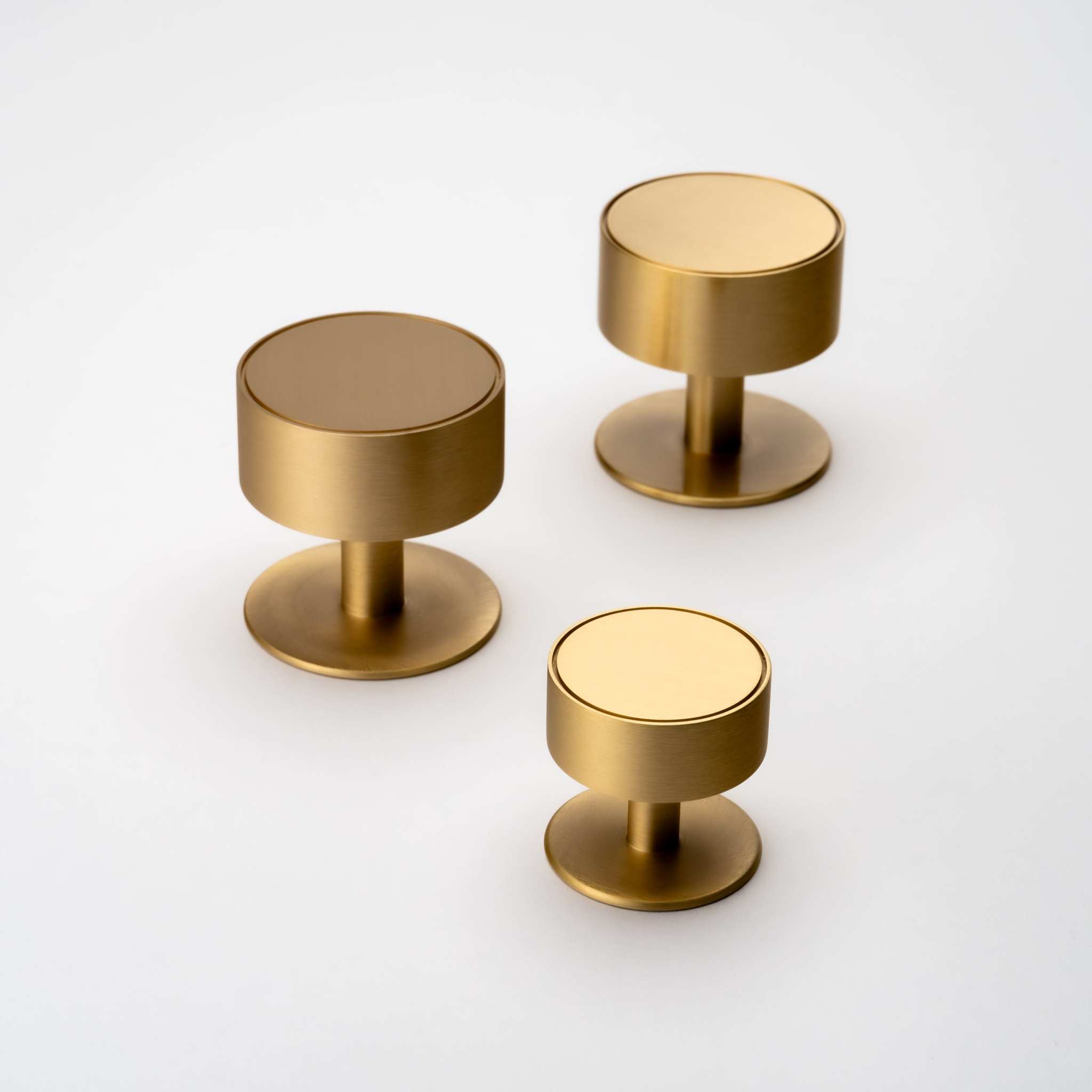 Gateau, Solid Brass Knobs


Our Gateau Knob is a distinctive take on the traditional cabinet knob. A perfect design to adorn transitional cabinet doors and drawers.



This product is not avKnobGateau, Solid Brass Knobs