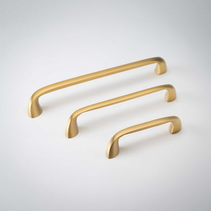 Twist, Solid Brass Cabinet Pulls


Meet our new line of Verge Edge Pulls.  Similar in weight and feel to our Grip Edge pull, but now available at more accessible price. The solid and heavy brass copullTwist, Solid Brass Cabinet Pulls