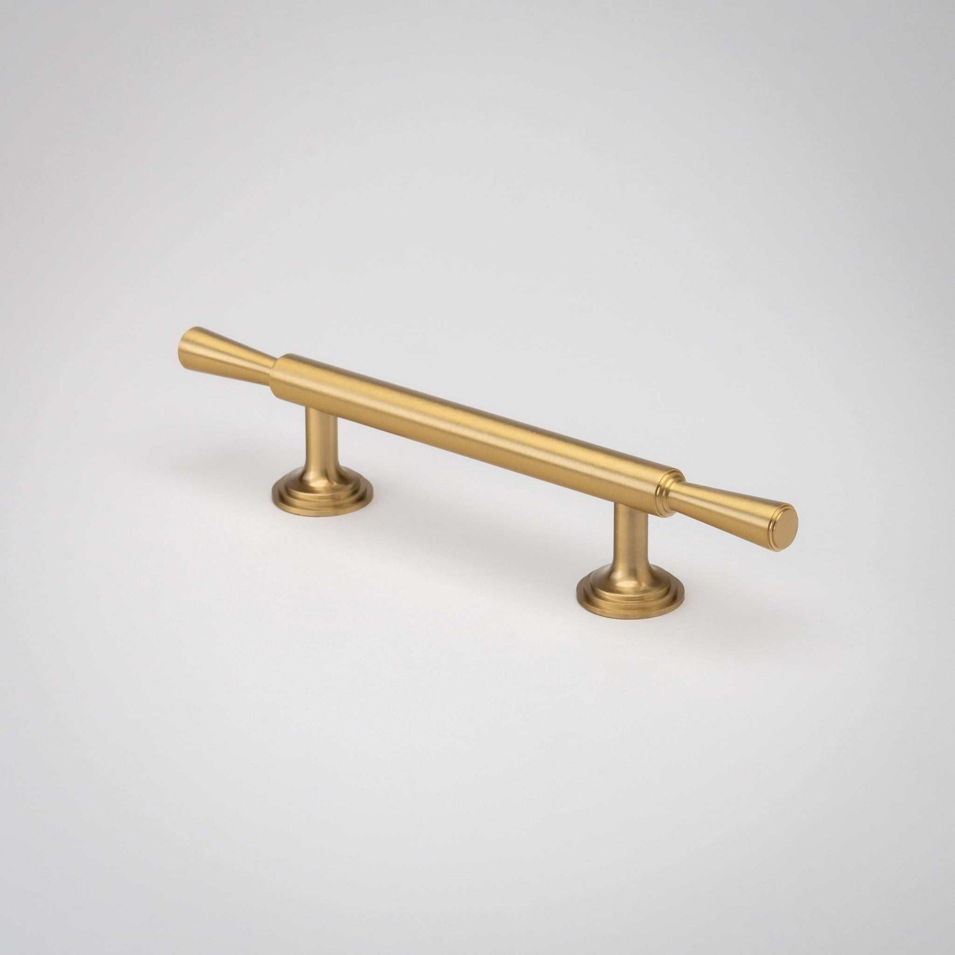 Tuxedo, Solid Brass Cabinet Pulls


Meet Tuxedo, our new deco-inspired cabinet knob. A sleek, classic design with a modern edge. Its beautiful "stacked" base and tapered ends add visual interest, repullTuxedo, Solid Brass Cabinet Pulls