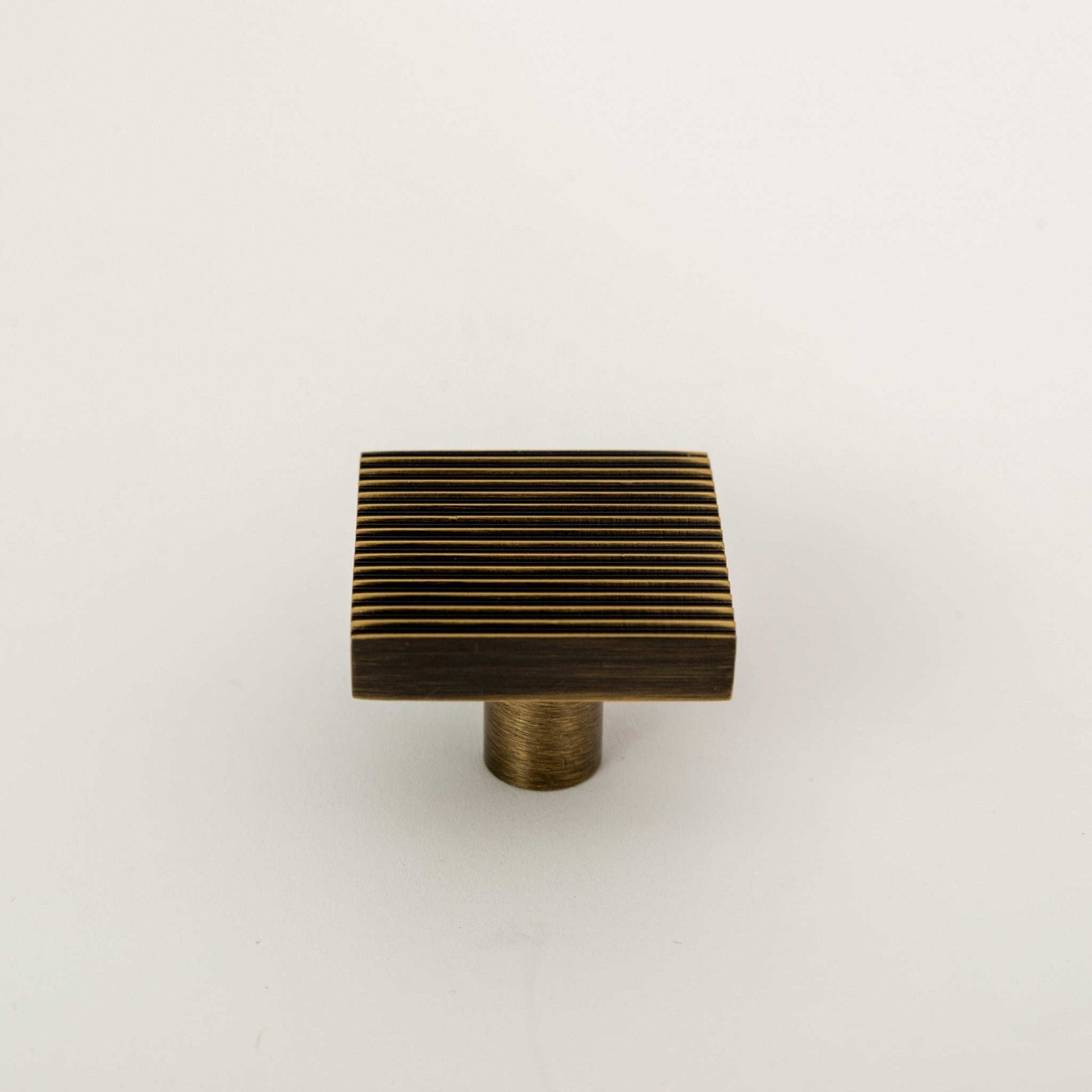 Rail, Solid Brass Knobs




 Our Rail cabinet knob brings a contemporary feel to your cabinetry. The grooves add a fresh look and an unexpected layer of texture to your design. CoordinatinknobRail, Solid Brass Knobs