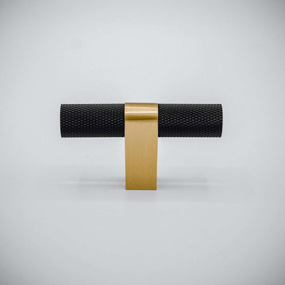 Bold, Black & Gold Knurled Solid Brass Knob


Go BOLD in your home! 
Our Bold, Black and "gold" cabinet knob brings a modern feel to your cabinetry. Its two-toned style is visually fresh, while its knurled teknobBold, Black & Gold Knurled Solid Brass Knob