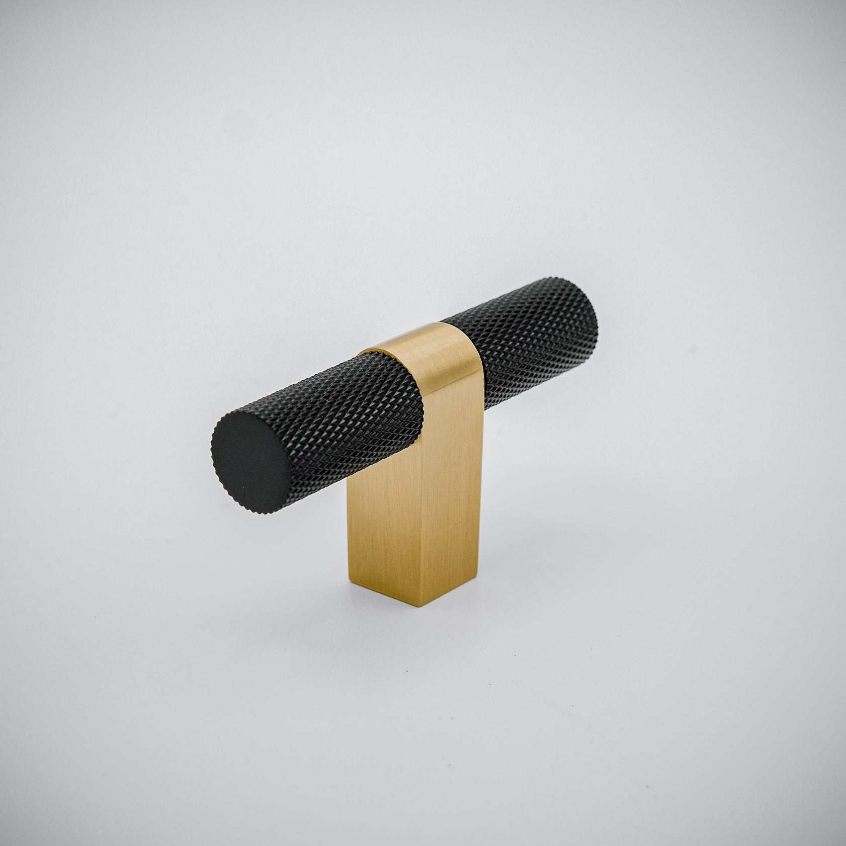 Bold, Black & Gold Knurled Solid Brass Knob


Go BOLD in your home! 
Our Bold, Black and "gold" cabinet knob brings a modern feel to your cabinetry. Its two-toned style is visually fresh, while its knurled teknobBold, Black & Gold Knurled Solid Brass Knob