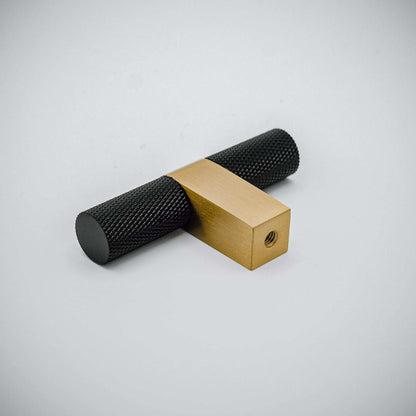 Bold, Black & Gold Knurled Solid Brass Knob


Go BOLD in your home! 
Our Bold, Black and "gold" cabinet knob brings a modern feel to your cabinetry. Its two-toned style is visually fresh, while its knurled teknobBold, Black & Gold Knurled Solid Brass Knob