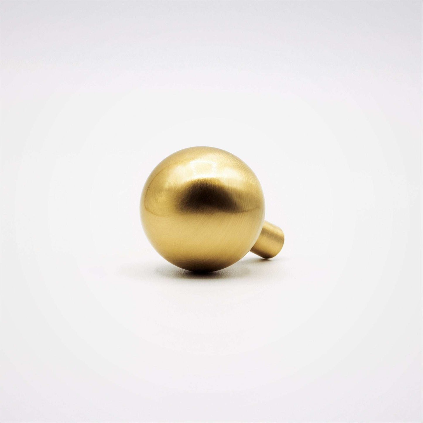 Dumas, Solid Brass Ball Knobs


Bring ideal equilibrium to contain all the volatility with Dumas.  The uniform expression brings tranquility, shining best in rooms beset by heat and light. It alKnobDumas, Solid Brass Ball Knobs