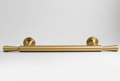 Tuxedo, Solid Brass Appliance Pulls



Meet Tuxedo, our deco-inspired cabinet pull. A sleek, classic design with a modern edge. Its beautiful "stacked" base and tapered ends add visual interest, reminappliance pullTuxedo, Solid Brass Appliance Pulls